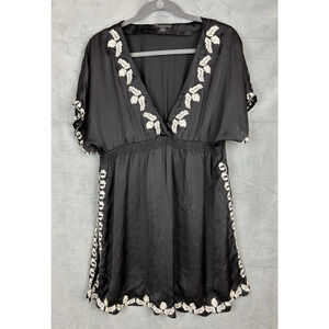 Twenty One Embroidered Beach Coverup Medium Black/White